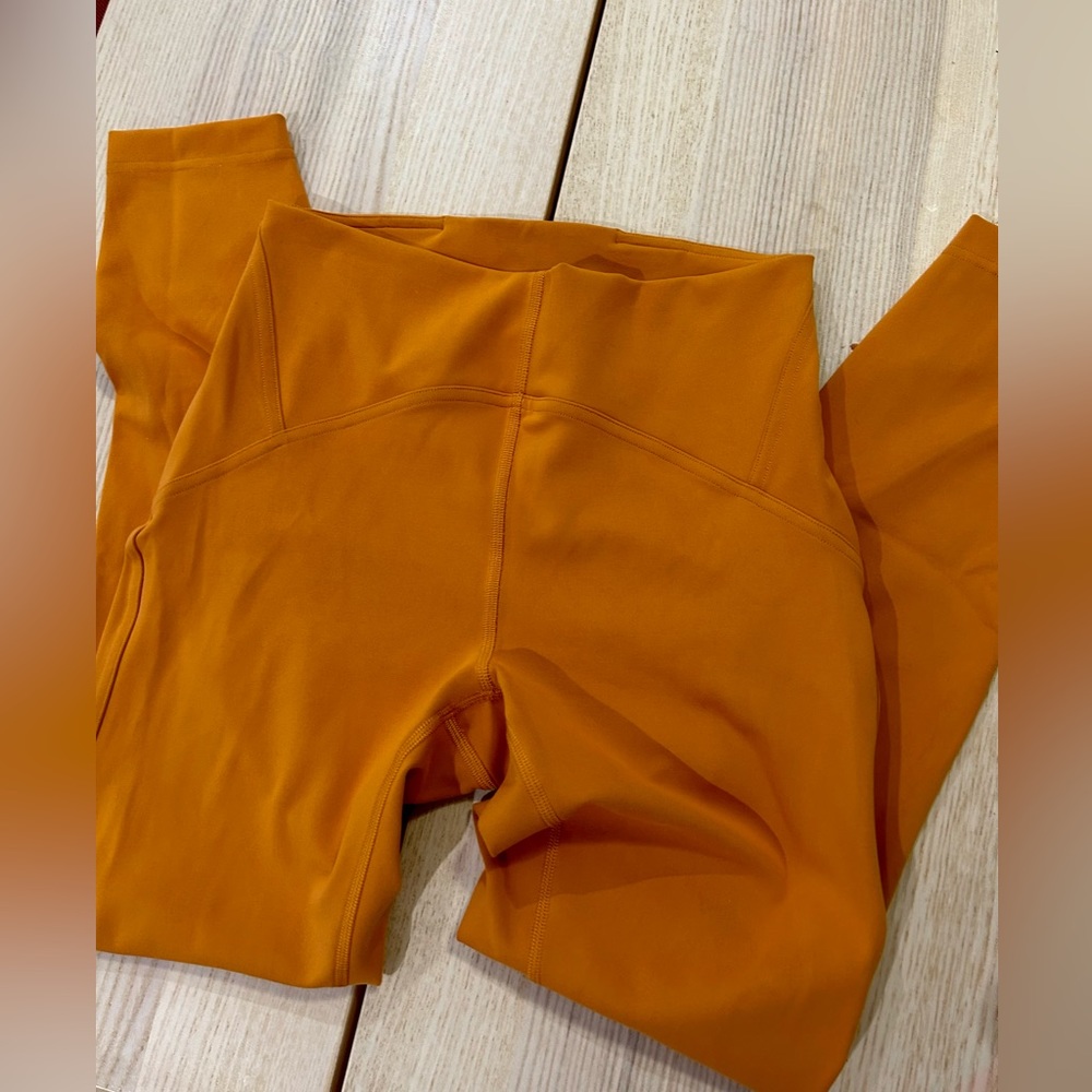 Lululemon InStill High rise leggings 25”. Beautiful orange color. Size 6.